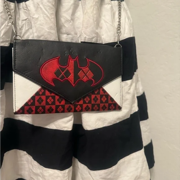 Harley Quinn x Batman Clutch – Red, Black & White - Picture 2 of 9